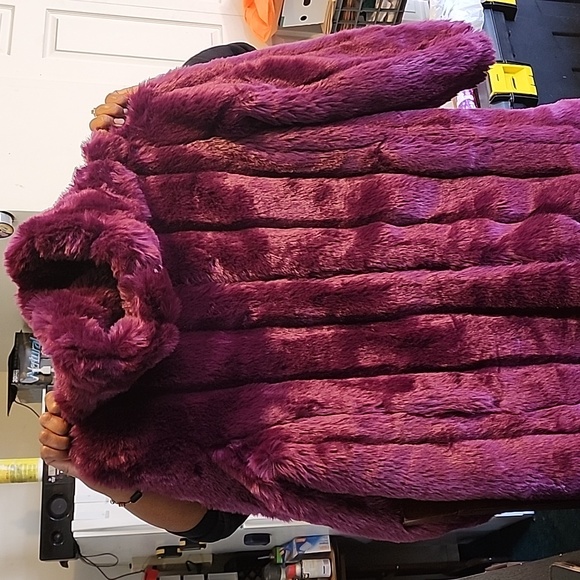 Faux fur purple 3\4 length coat - Picture 8 of 8